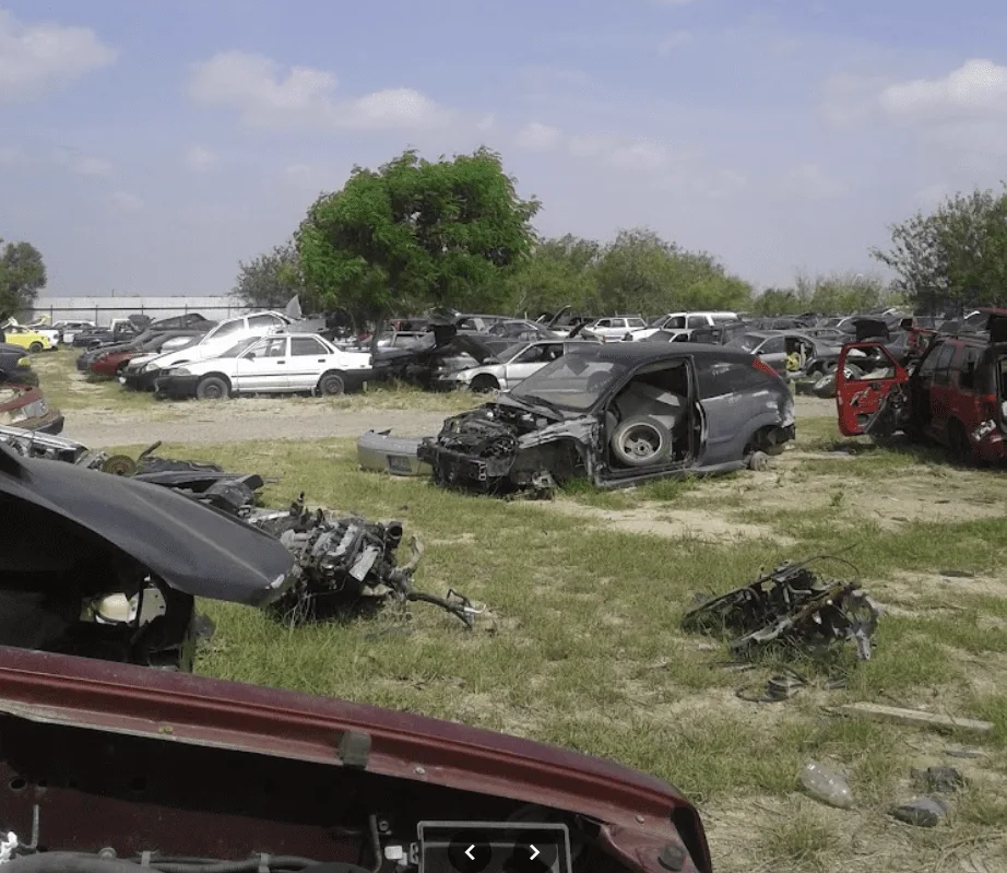 Exterior de Martinez Auto Parts