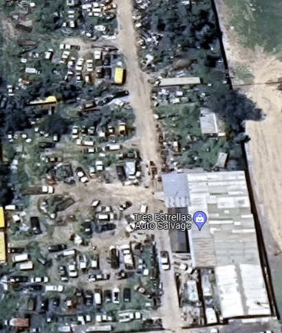 Exterior de Tres Estrellas Auto Salvage