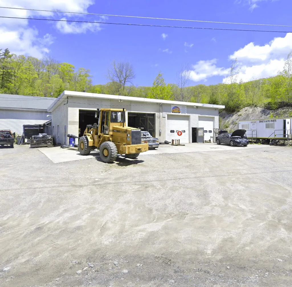 Exterior de Ding’s Auto Sales and Salvage