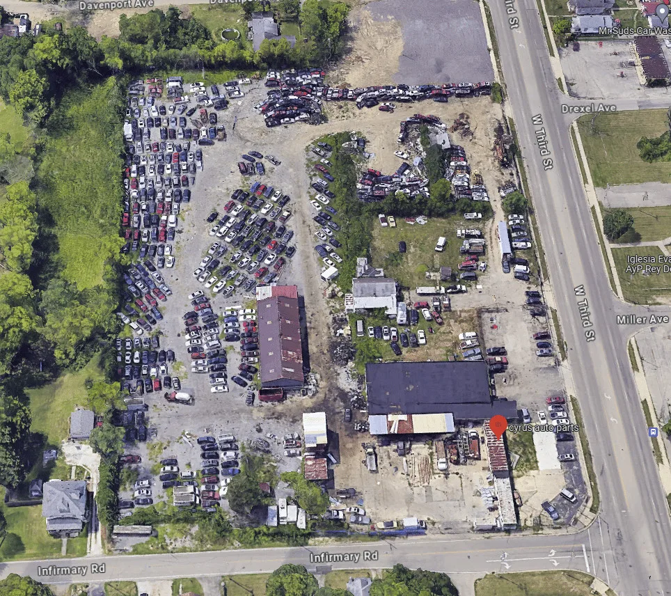 Exterior de Cyrus auto parts
