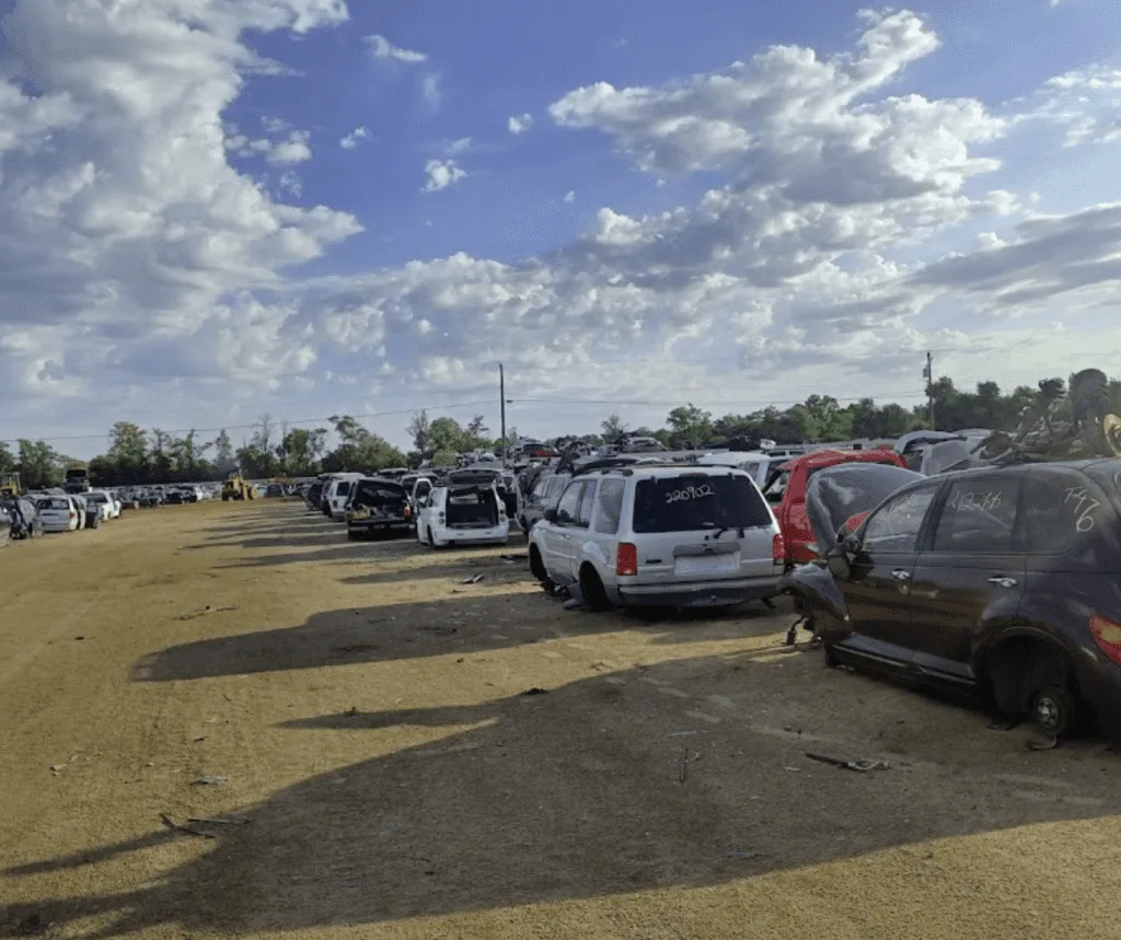 Exterior de Sandlian Iron and Metal Auto Salvage