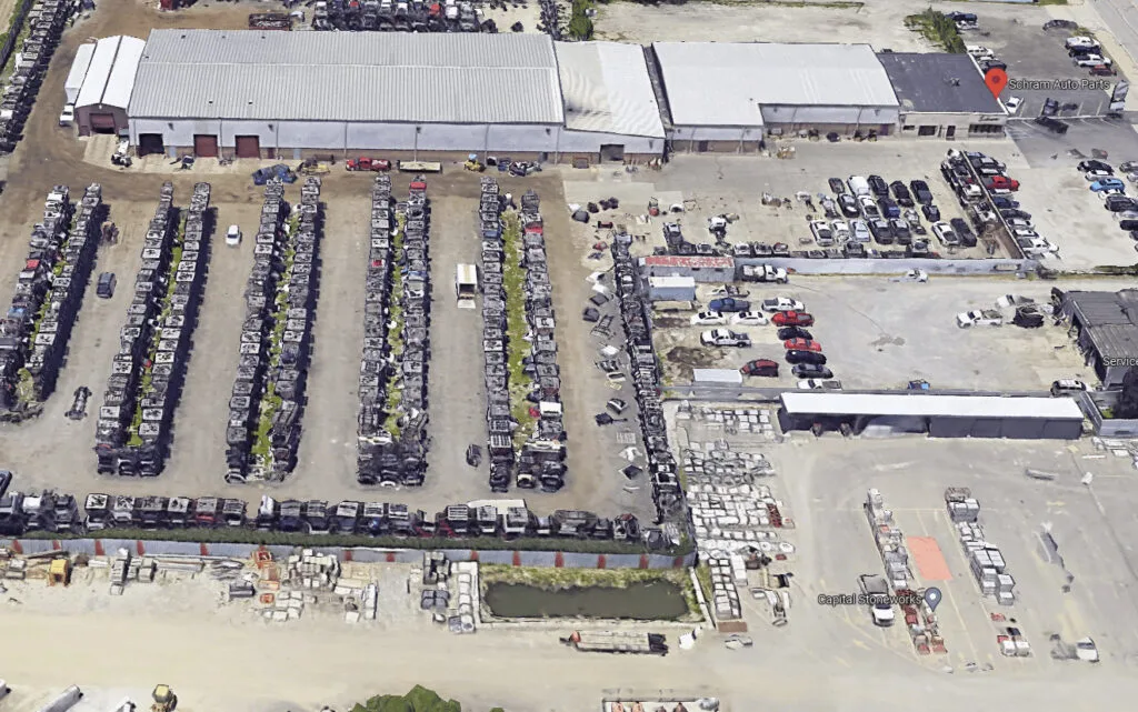 Exterior de Schram Auto Parts