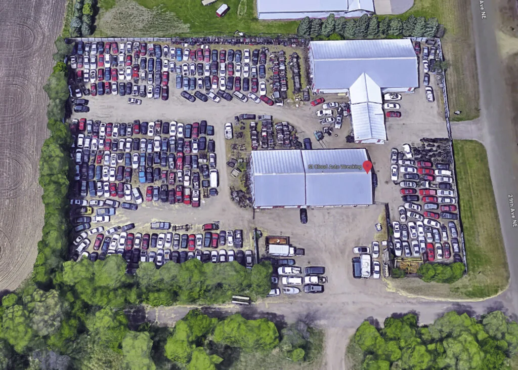 Exterior de St Cloud Auto Wrecking