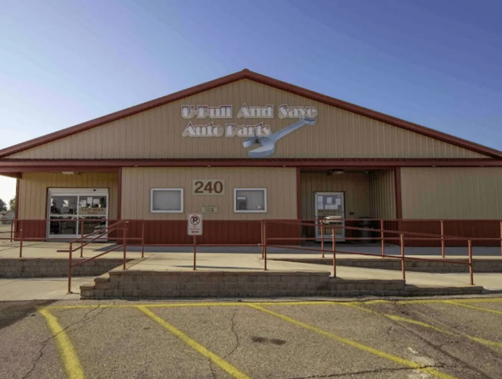 Exterior de U-Pull And Save Auto Parts