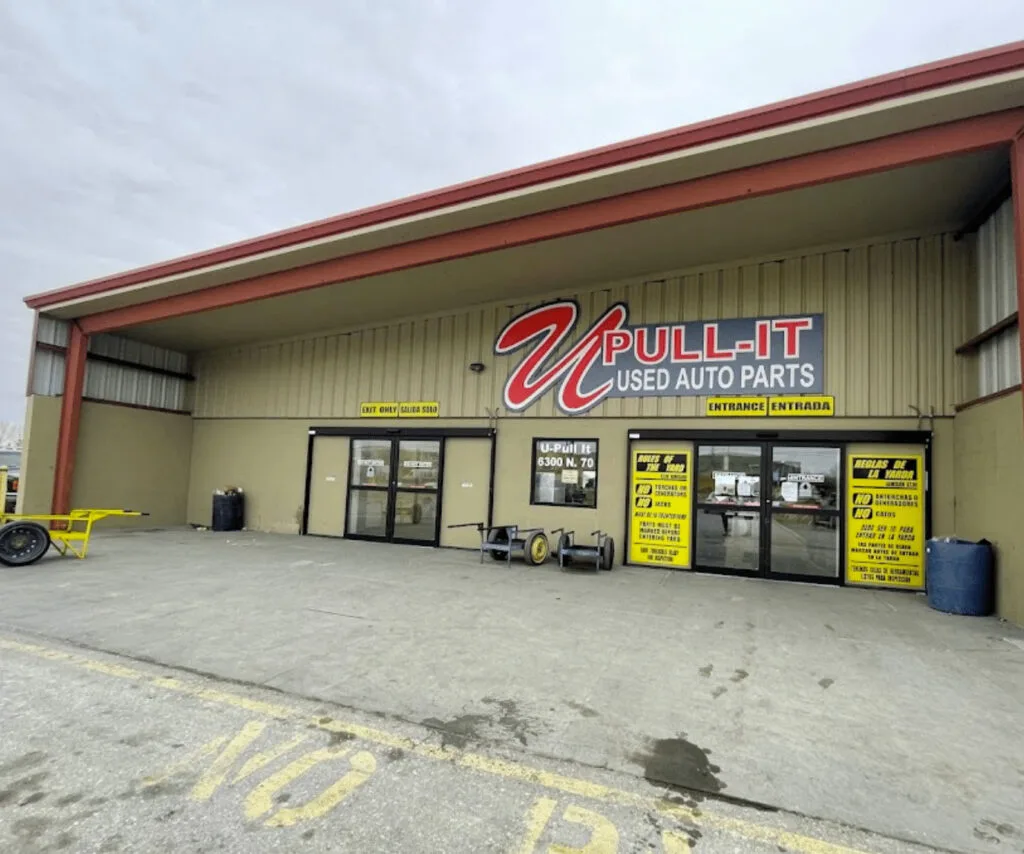 Exterior de U PULL IT