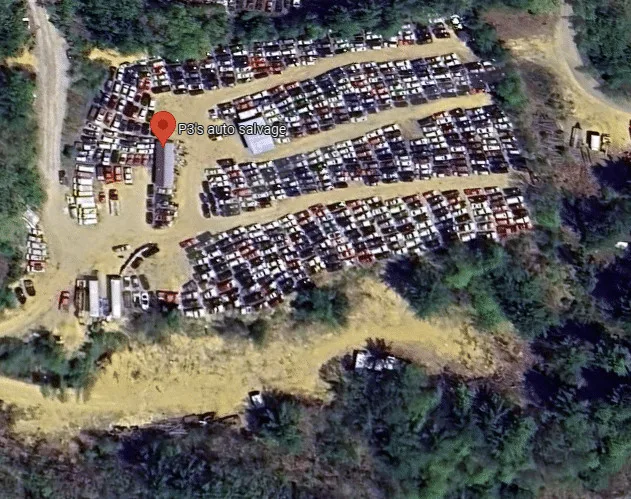 Exterior de P3’s auto salvage