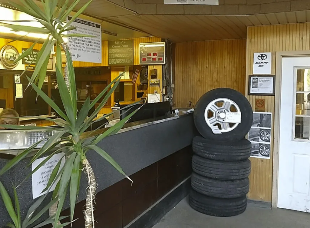 Exterior de Fenix Parts Bayville (Previously Cosmos’s Ocean County Auto Wreckers)
