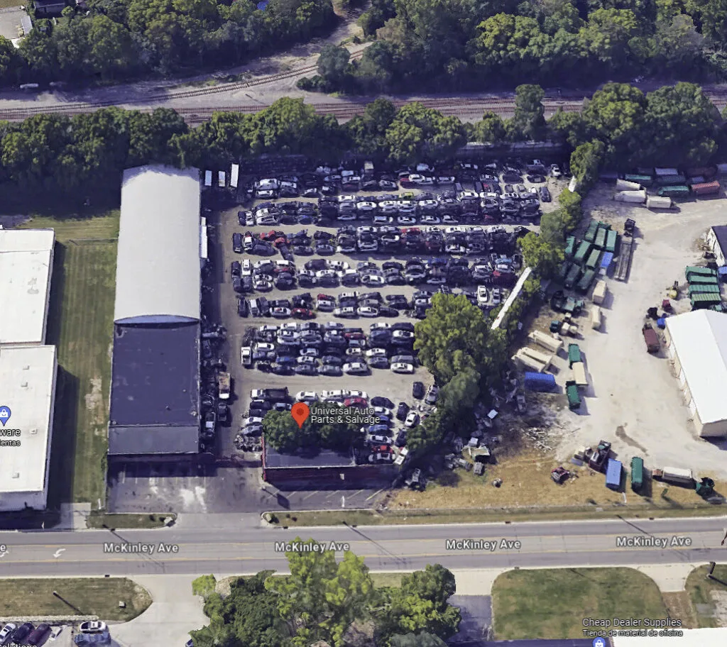 Exterior de Universal Auto Parts & Salvage