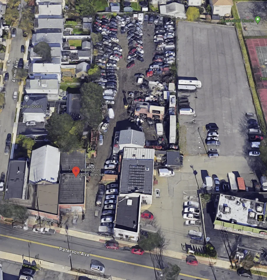 Exterior de Wallington Auto Wrecker