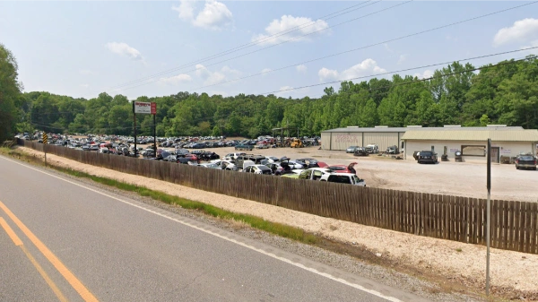 Bobby's Auto Parts — imagen 1 de 3