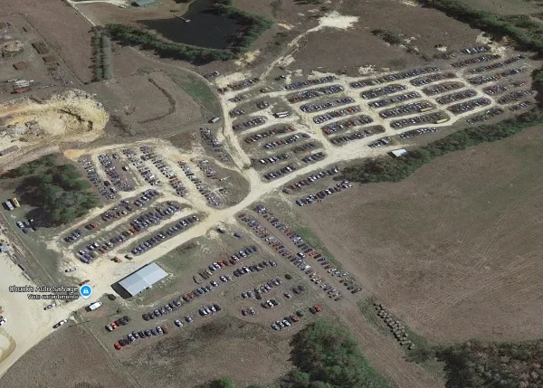 Exterior de Chuck’s Auto Salvage