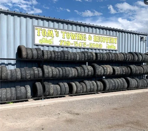 Toms Auto Salvage — imagen 1 de 2