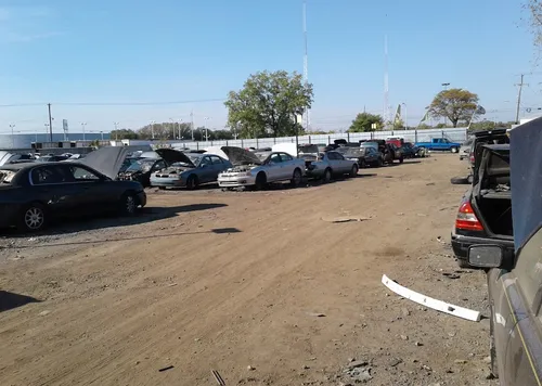 Exterior de Alpha Used Auto Parts (antes Cartel)