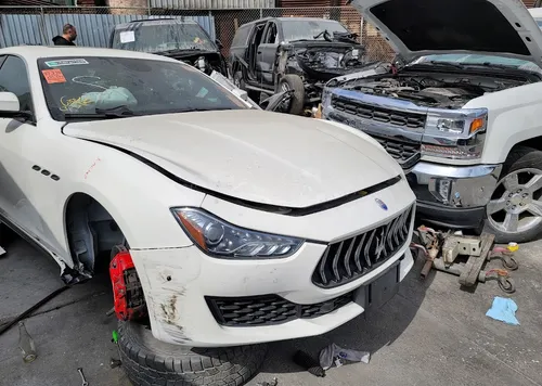 Exterior de Empyre Auto Parts