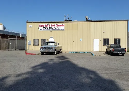 Exterior de Rialto Auto & Truck Dismantler