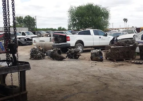 Exterior de Tres Estrellas Auto Salvage