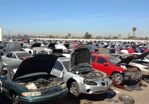 Pull N Save North patio de carros